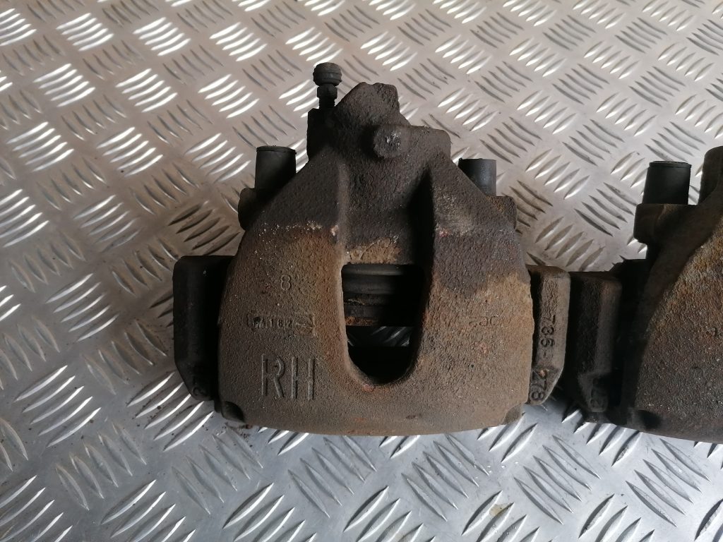 Priekšējais labais suports priekš VOLVO C30 2008 TURQUOISE 2 Priekšējais labais suports priekš VOLVO C30 2008 TURQUOISE