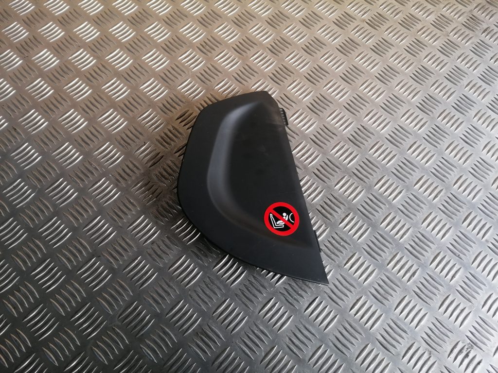 Mērinstrumentu paneļa sānu apdare priekš VOLVO XC70 2007 1 Mērinstrumentu paneļa sānu apdare priekš VOLVO XC70 2007