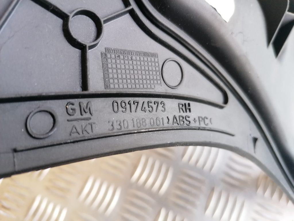 Centrālās konsoles (apdares) sānu panelis priekš OPEL ZAFIRA 2004