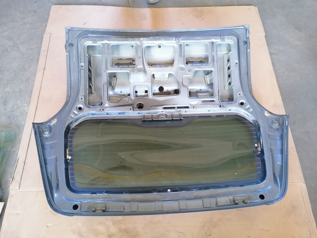 Bagāžnieka vāks priekš OPEL ZAFIRA 2004 2 Bagāžnieka vāks priekš OPEL ZAFIRA 2004