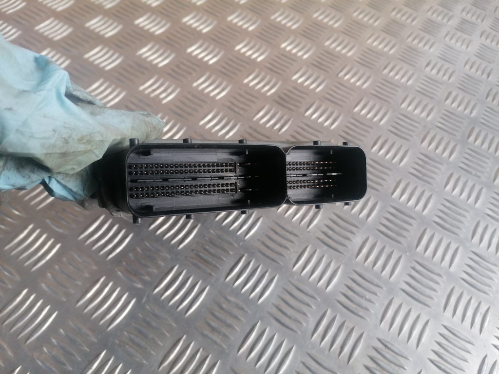 Dzinēja vadības bloks priekš VW GOLF VARIANT 2012 2 Dzinēja vadības bloks priekš VW GOLF VARIANT 2012