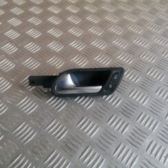 Salona durvju rokturis, priekšējais kreisais priekš VW GOLF VARIANT 2012