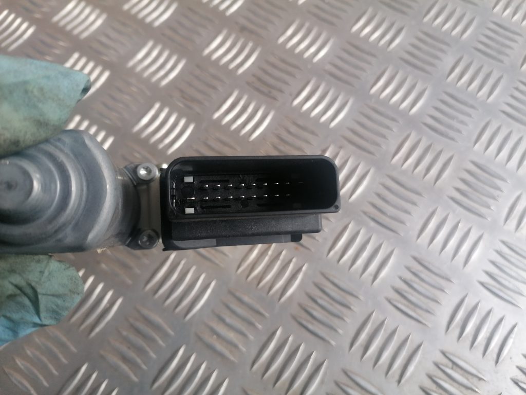 Elektrisko stiklu motors priekš VW GOLF VARIANT 2012 2 Elektrisko stiklu motors priekš VW GOLF VARIANT 2012