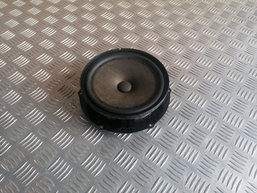 Durvju skaļrunis, apakšā priekš VW GOLF VARIANT 2012