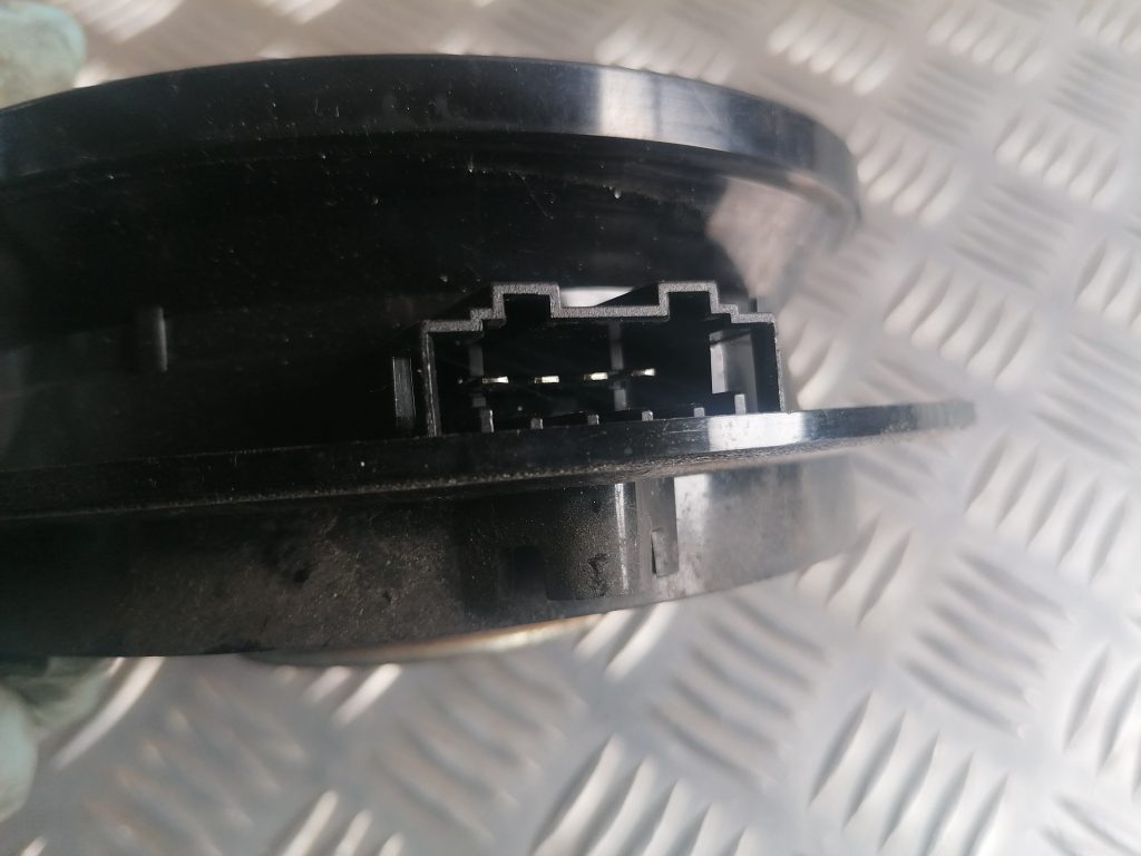 Durvju skaļrunis, apakšā priekš VW GOLF VARIANT 2012