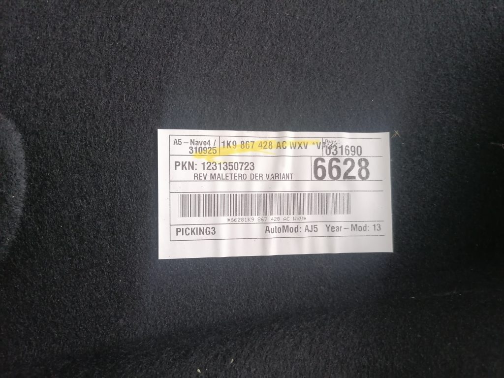 Bagāžnieka nodalījuma sānu apdare priekš VW GOLF VARIANT 2012