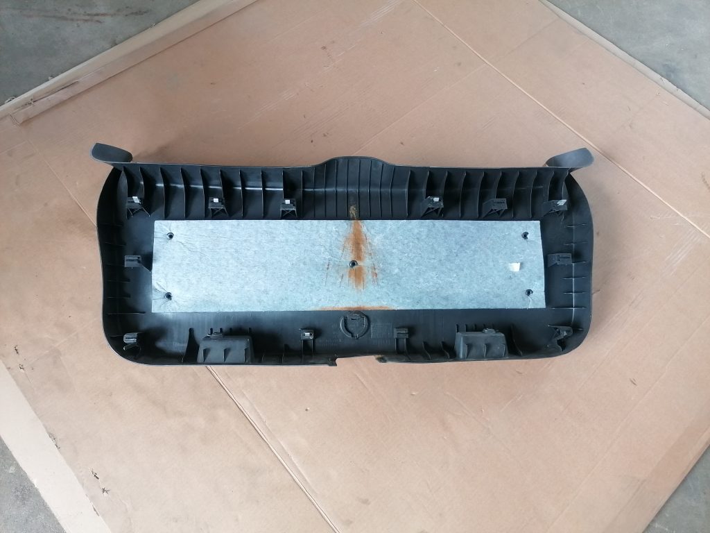 Bagāžnieka vāka liela apdare priekš VW GOLF VARIANT 2012 2 Bagāžnieka vāka liela apdare priekš VW GOLF VARIANT 2012