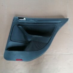 Aizmugurējo kreiso durvju apdare priekš VW GOLF VARIANT 2012