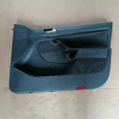 Priekšējo kreiso durvju apdare priekš VW GOLF VARIANT 2012