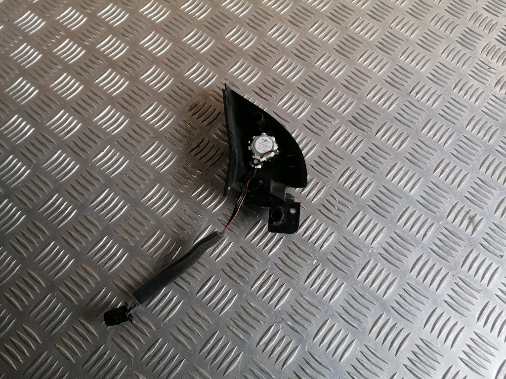 Durvju spoguļa apdares uzlika salonā (ar skaļruni) priekš VW GOLF VARIANT 2012