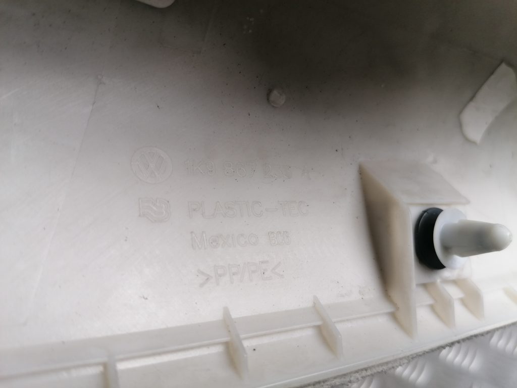 Priekšējas salona statnes apdare priekš VW GOLF VARIANT 2012