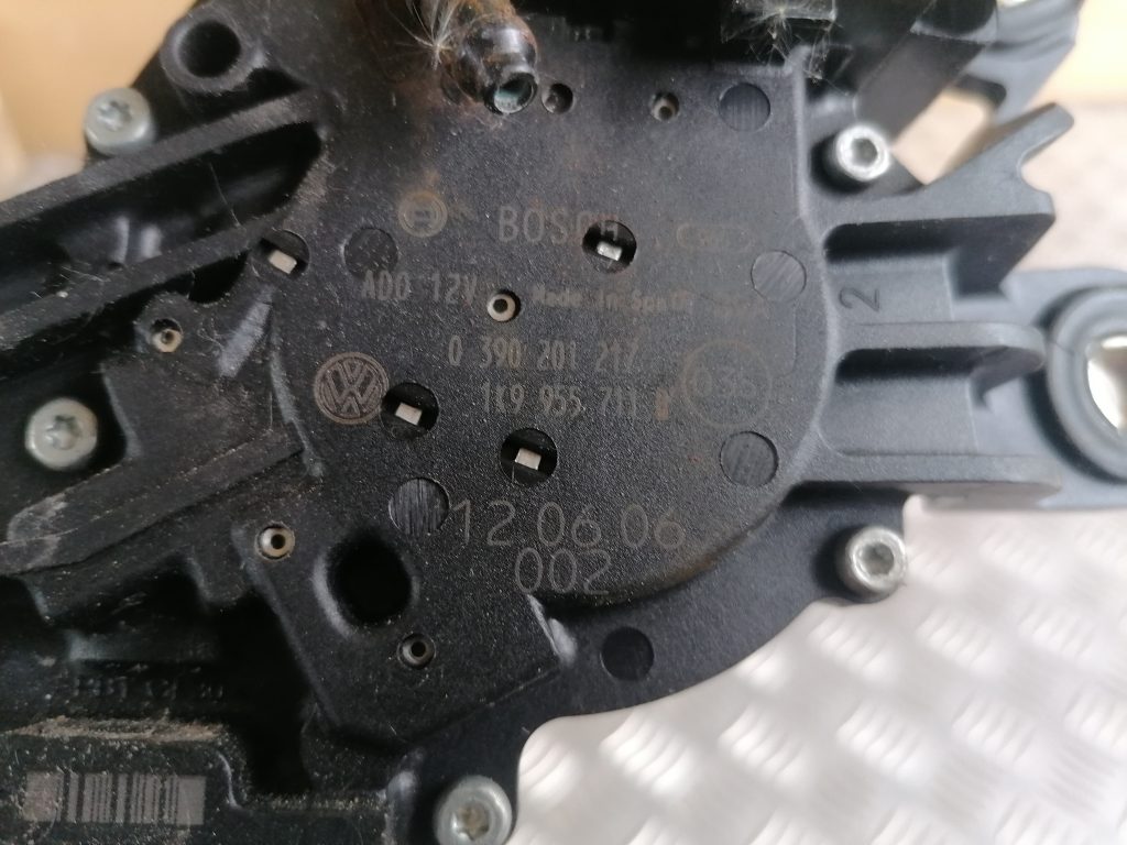 Aizmugurējā stikla tīrītāja motors priekš VW GOLF VARIANT 2012 3 Aizmugurējā stikla tīrītāja motors priekš VW GOLF VARIANT 2012