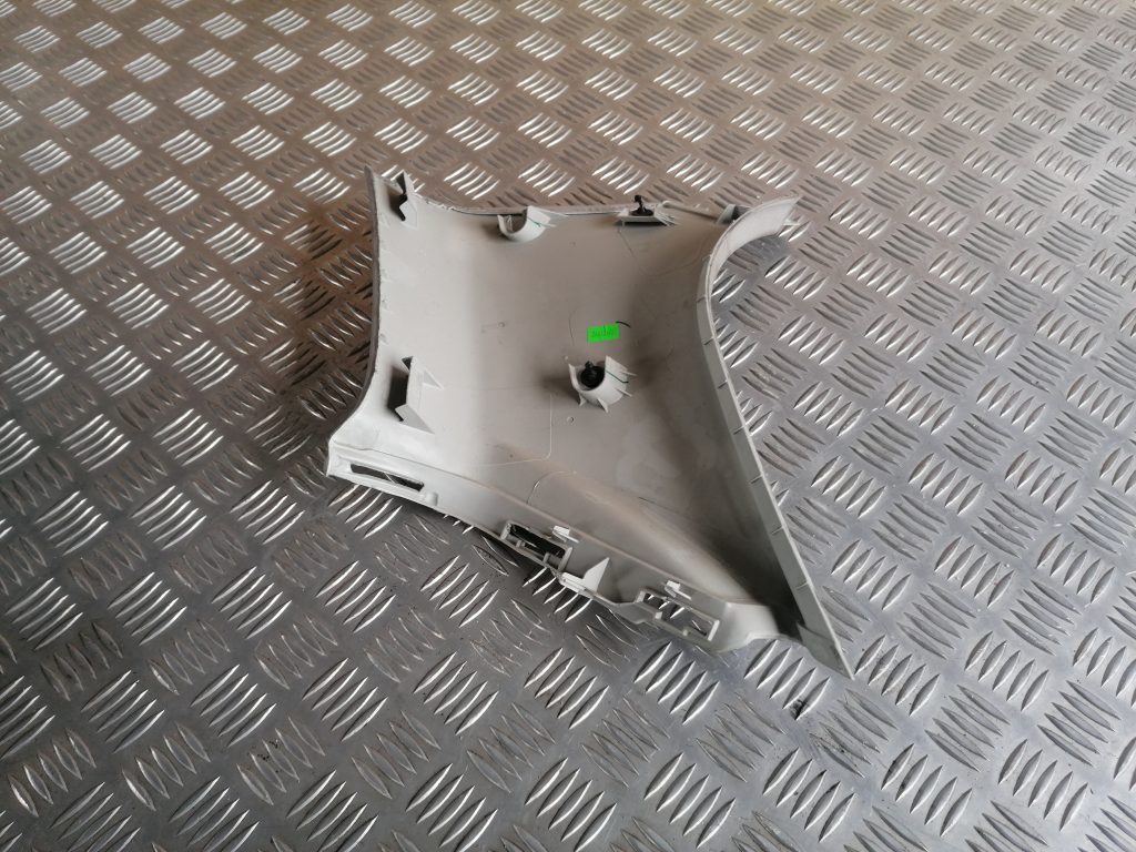 Bagažnieka nodalījuma statnes apdare priekš VW GOLF VARIANT 2012 2 Bagažnieka nodalījuma statnes apdare priekš VW GOLF VARIANT 2012