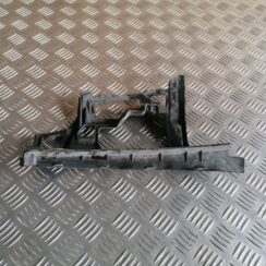 Priekšējā spārna un bufera stiprinājums priekš VW GOLF VARIANT 2012