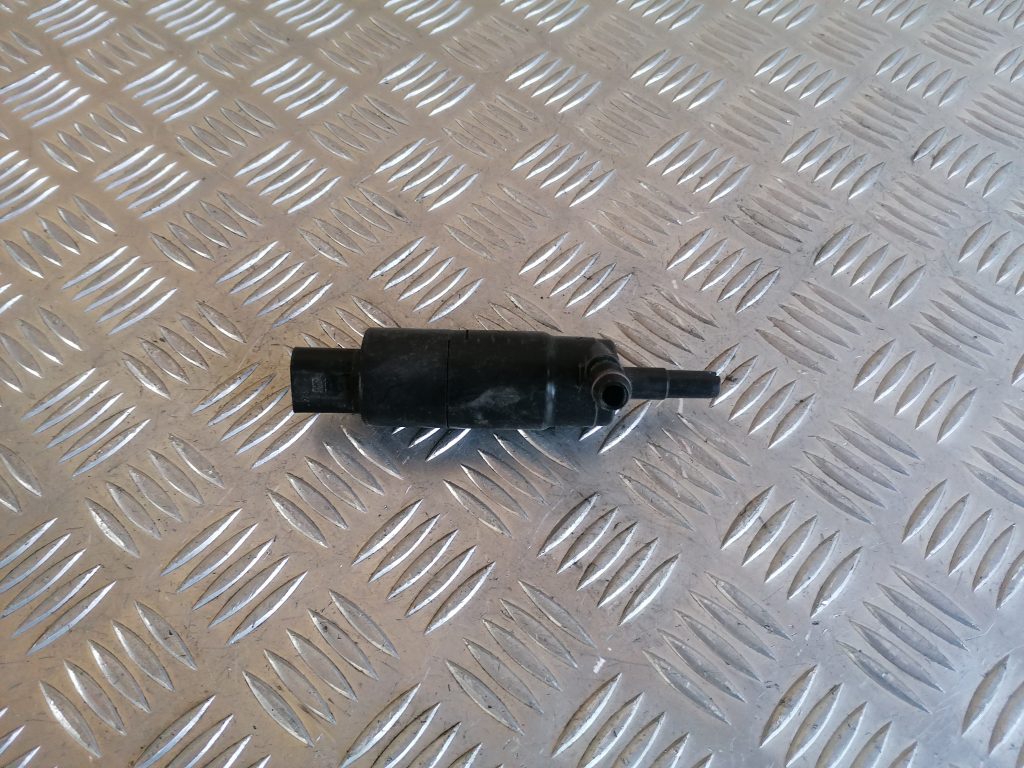 Mazgātāja šķidruma sūknis priekš VW GOLF VARIANT 2012 1 Mazgātāja šķidruma sūknis priekš VW GOLF VARIANT 2012