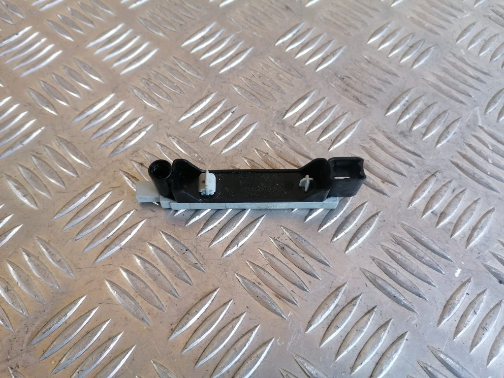 Antenas pastiprinātāja bloks priekš VW GOLF VARIANT 2012 2 Antenas pastiprinātāja bloks priekš VW GOLF VARIANT 2012