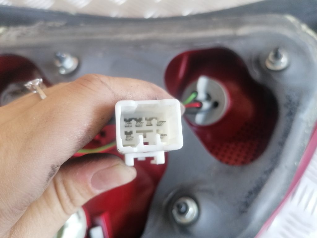 Aizmugurējais labais lukturis priekš KIA CEED 2007 3 Aizmugurējais labais lukturis priekš KIA CEED 2007