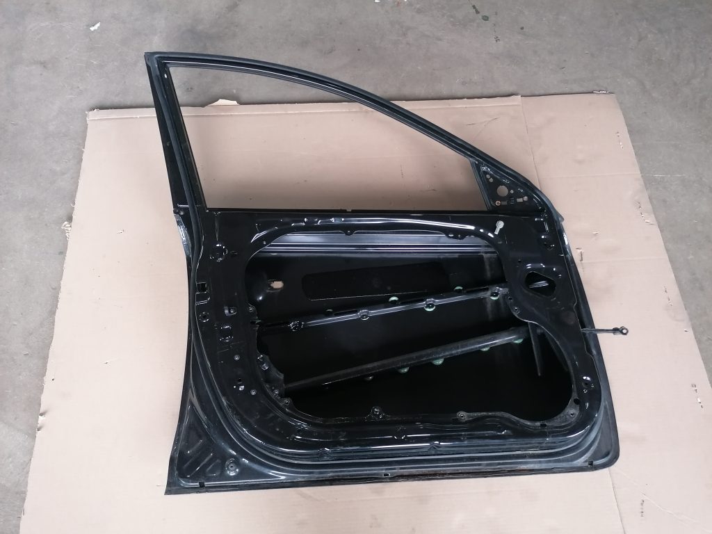 Priekšējās kreisās durvis priekš KIA CEED 2007 2 Priekšējās kreisās durvis priekš KIA CEED 2007