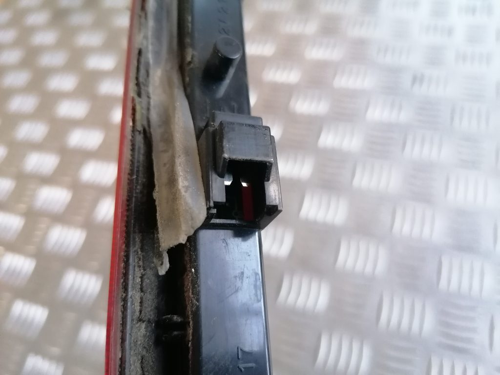 Stop signāls priekš SUBARU LEGACY 2009 3 Stop signāls priekš SUBARU LEGACY 2009