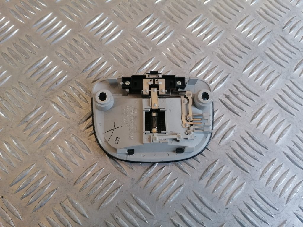 Aizmugurējo sēdvietu apgaismojums priekš SUBARU LEGACY 2009