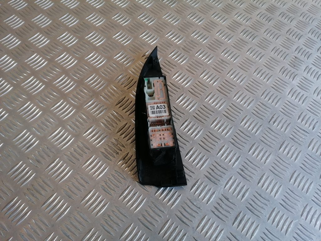 Šofera durvju slēdža pogas priekš SUBARU LEGACY 2009 2 Šofera durvju slēdža pogas priekš SUBARU LEGACY 2009