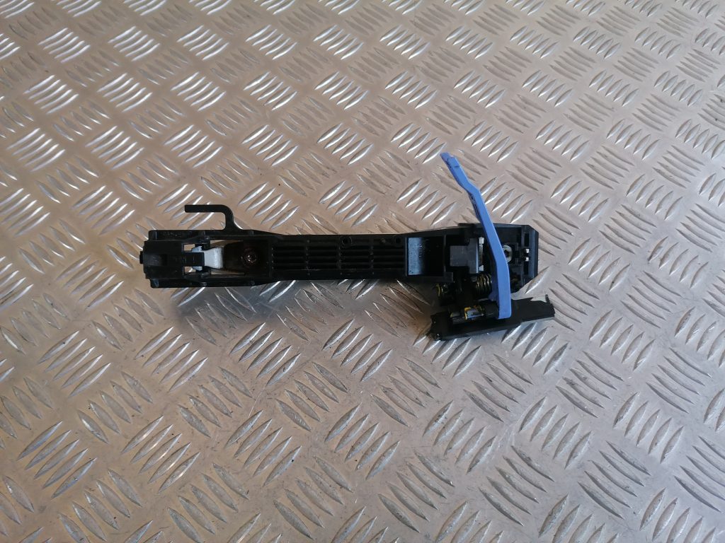 Aizmugurējais kreisais durvju rokturis priekš SUBARU LEGACY 2009 2 Aizmugurējais kreisais durvju rokturis priekš SUBARU LEGACY 2009