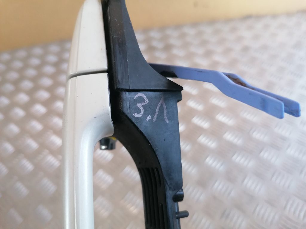 Aizmugurējais kreisais durvju rokturis priekš SUBARU LEGACY 2009 3 Aizmugurējais kreisais durvju rokturis priekš SUBARU LEGACY 2009