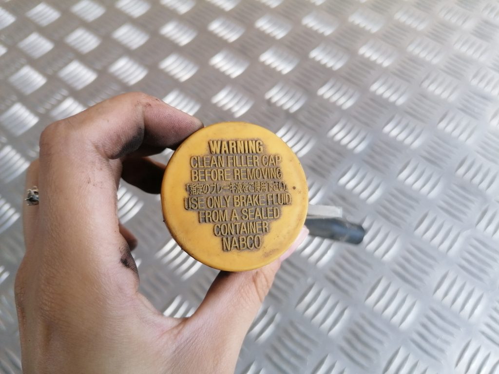 Bremžu šķidruma tvertne priekš SUBARU LEGACY 2009 2 Bremžu šķidruma tvertne priekš SUBARU LEGACY 2009