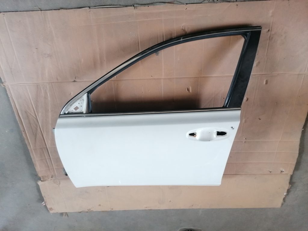 Priekšējās kreisās durvis priekš SUBARU LEGACY 2009