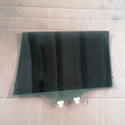 Aizmugurējo labo durvju stikls priekš SUBARU LEGACY 2009