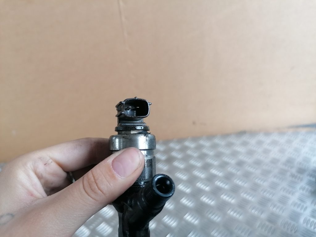 Degvielas smidzinātājs priekš SUBARU LEGACY 2009 2 Degvielas smidzinātājs priekš SUBARU LEGACY 2009