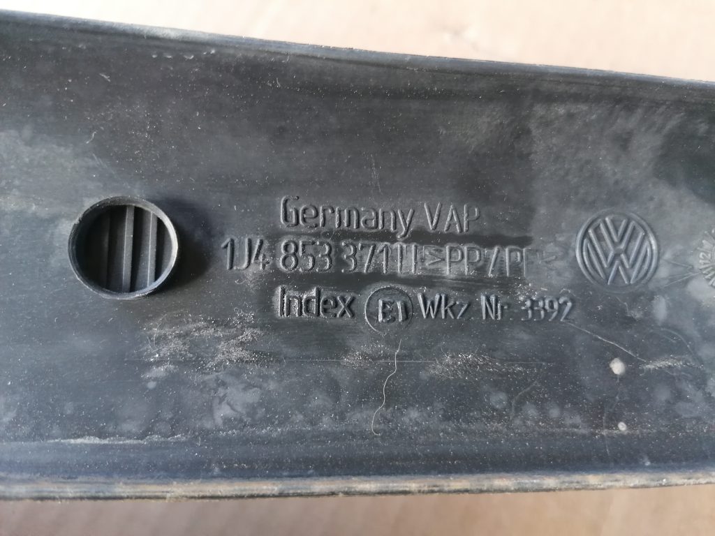 Sliekšņa aizmugurēja kreisa uzlika (salonā) priekš VW GOLF IV 1999