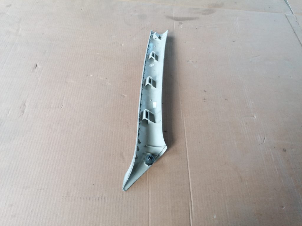 Priekšējas salona statnes apdare priekš VW GOLF IV 1999 2 Priekšējas salona statnes apdare priekš VW GOLF IV 1999