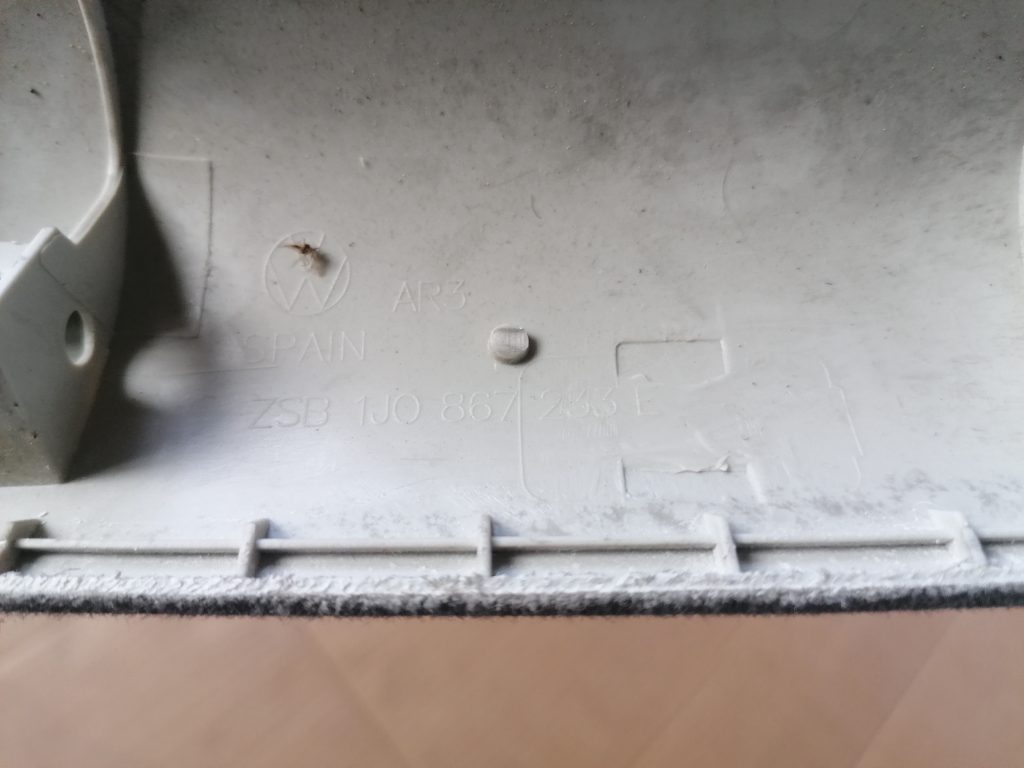 Priekšējas salona statnes apdare priekš VW GOLF IV 1999 3 Priekšējas salona statnes apdare priekš VW GOLF IV 1999