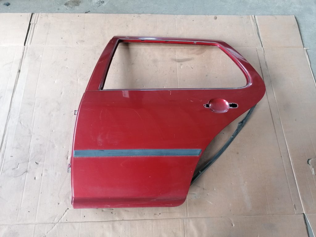 Aizmugurējās kreisās durvis priekš VW GOLF IV 1999 1 Aizmugurējās kreisās durvis priekš VW GOLF IV 1999
