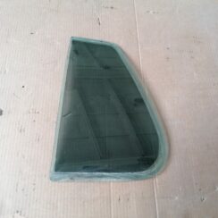 Kreiso durvju stūra stikls priekš VW GOLF IV 1999