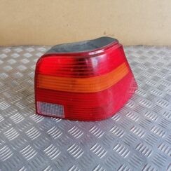 Aizmugurējais labais lukturis priekš VW GOLF IV 1999