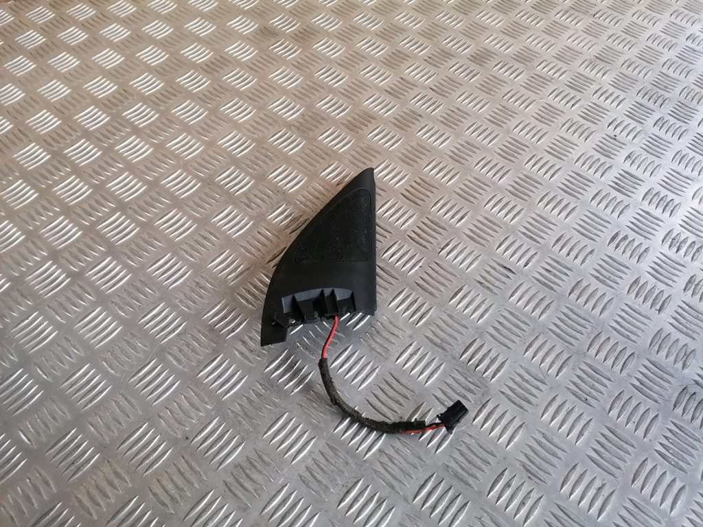 Durvju spoguļa apdares uzlika salonā (ar skaļruni) priekš VW GOLF IV 1999