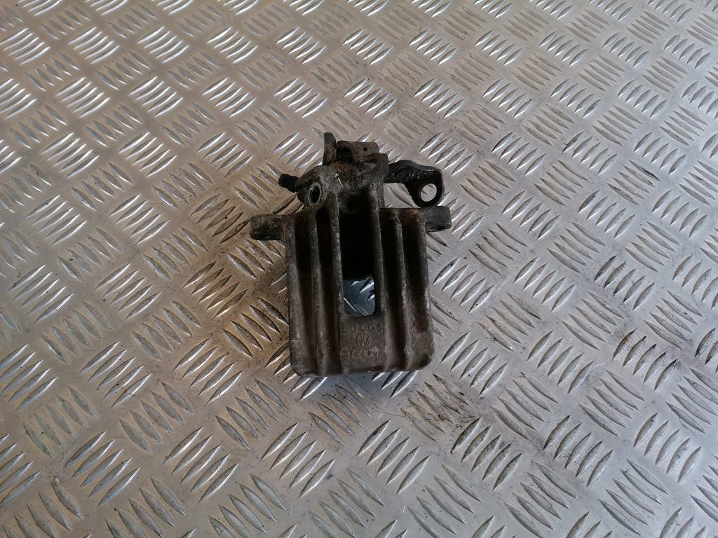 Aizmugurējais kreisais suports priekš VW GOLF IV 1999 1 Aizmugurējais kreisais suports priekš VW GOLF IV 1999