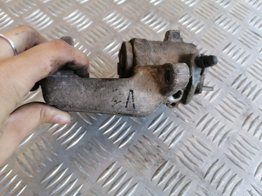 Aizmugurējais kreisais suports priekš VW GOLF IV 1999 3 Aizmugurējais kreisais suports priekš VW GOLF IV 1999