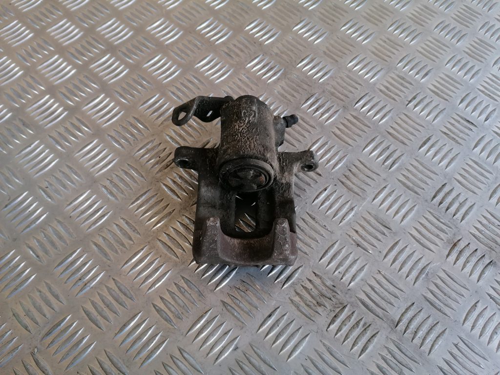 Aizmugurējais kreisais suports priekš VW GOLF IV 1999 2 Aizmugurējais kreisais suports priekš VW GOLF IV 1999