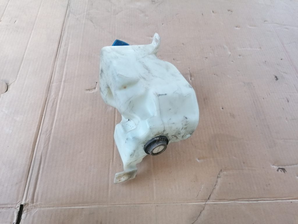 Mazgātāja šķidruma tvertne priekš VW GOLF IV 1999