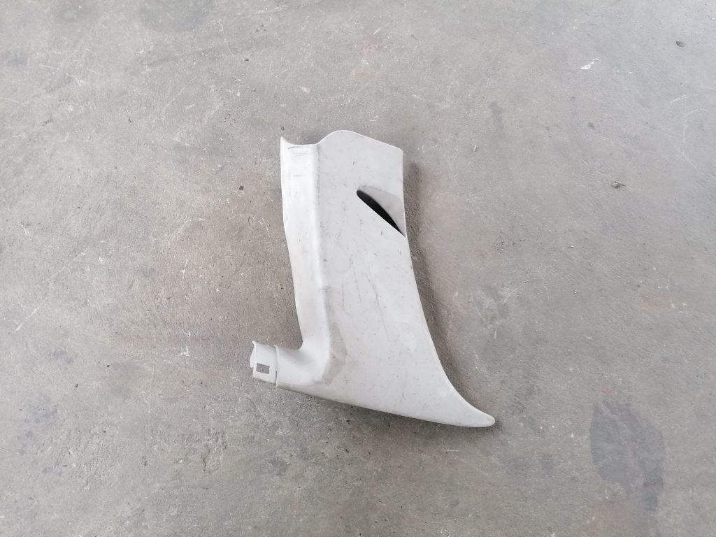 Aizmugurējas salona statnes apdare priekš OPEL ASTRA 2002