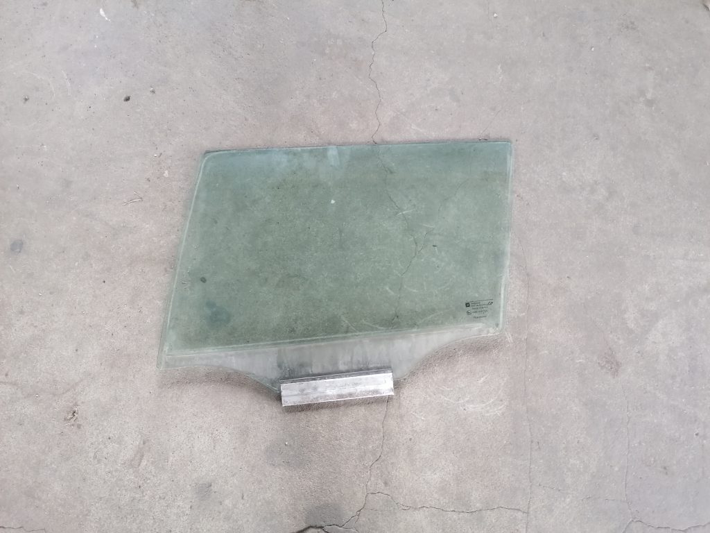 Aizmugurējo kreiso durvju stikls priekš OPEL ASTRA 2002