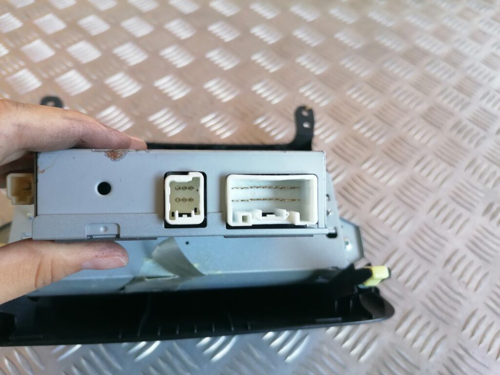 Displejs priekš TOYOTA AVENSIS 2007