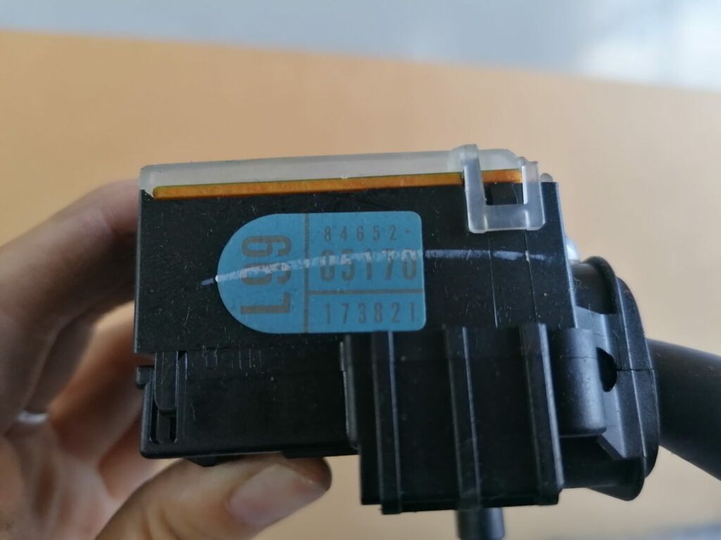 Stikla tīrītāja slēdzis priekš TOYOTA AVENSIS 2007