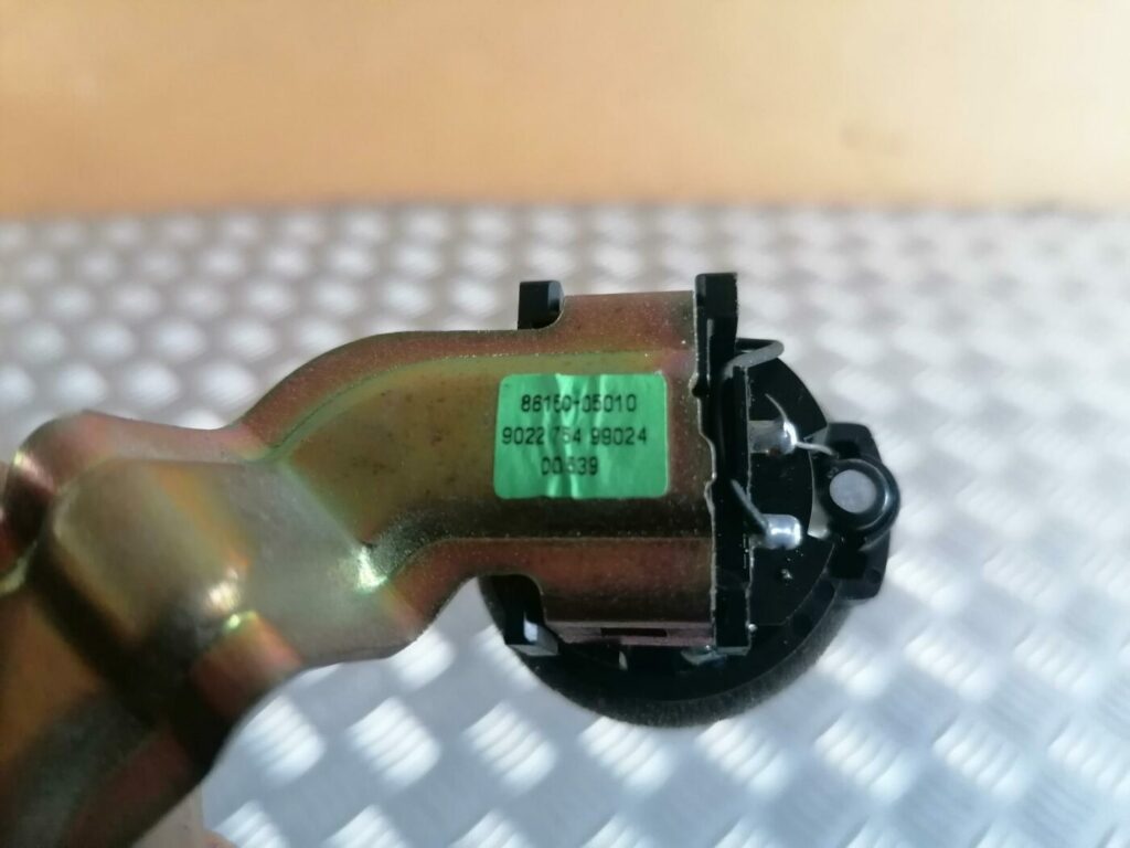 Durvju skaļrunis, augšā priekš TOYOTA AVENSIS 2007 3 Durvju skaļrunis, augšā priekš TOYOTA AVENSIS 2007