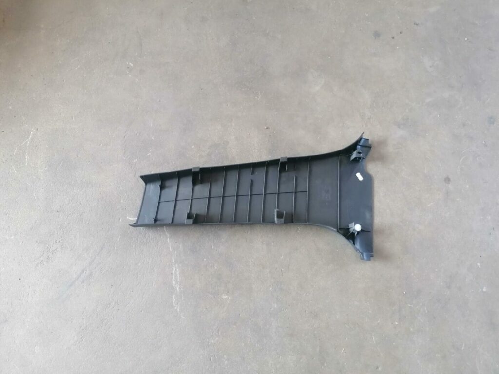 Vidējas salona statnes apdare priekš TOYOTA AVENSIS 2007