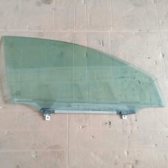 Priekšējo labo durvju stikls priekš TOYOTA AVENSIS 2007