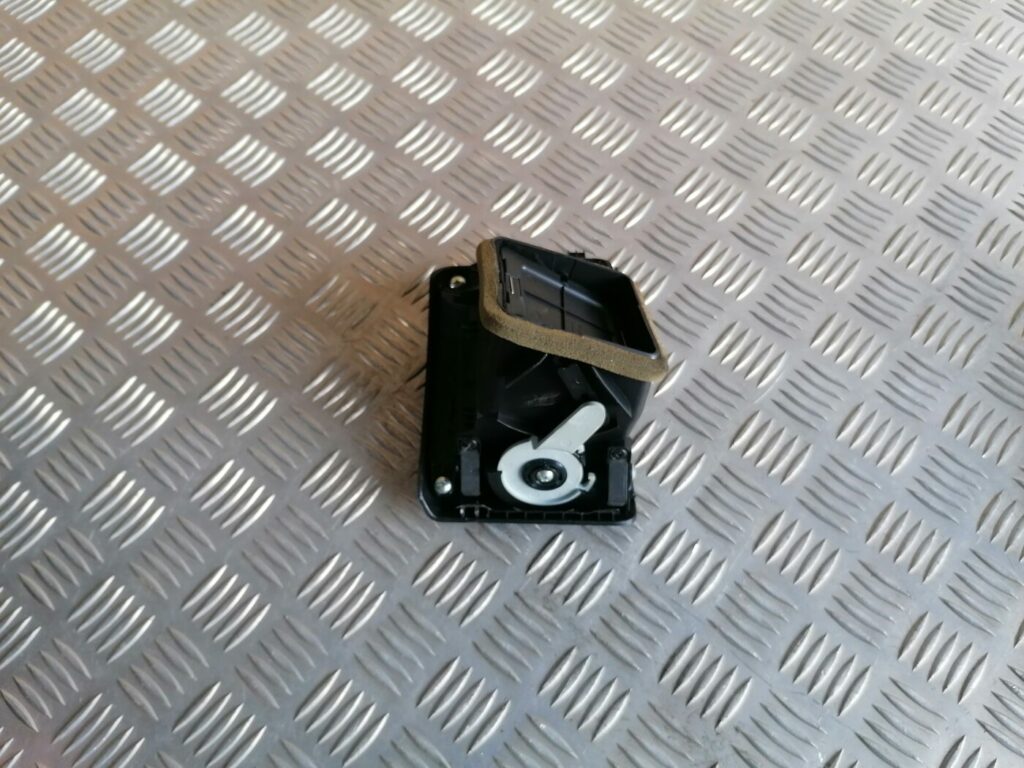 Mērinstrumentu paneļa gaisa vads, pa labi priekš HONDA ACCORD 2007 YR562P